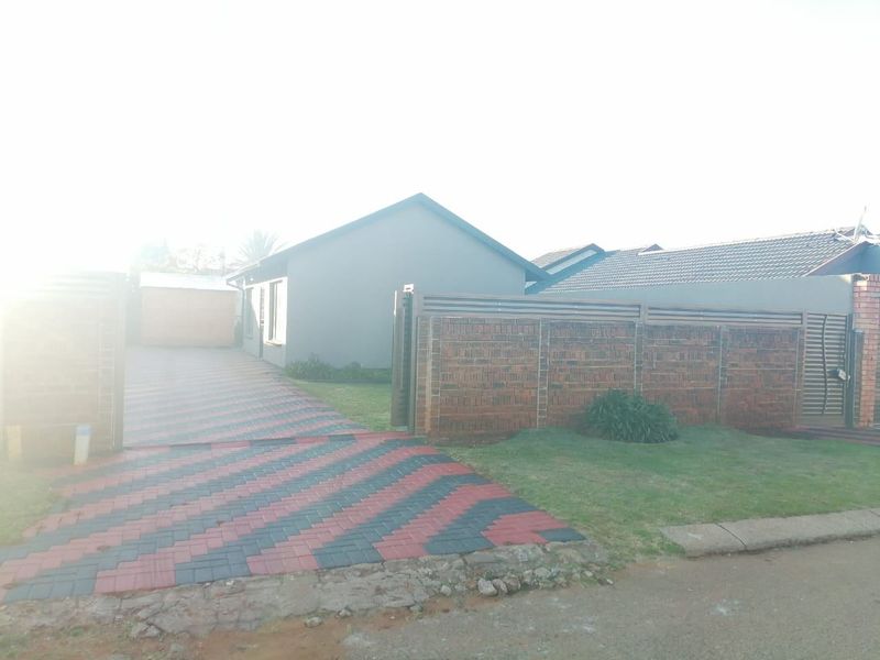 House For Sale In Boksburg - Photo 2
