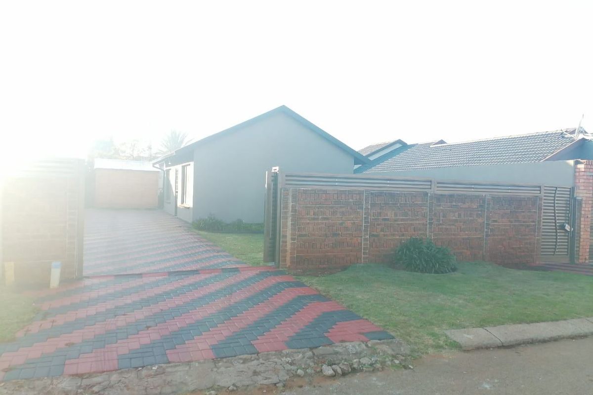 House For Sale In Boksburg - Photo 2