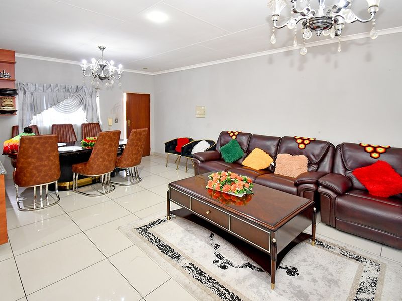 Apartment For Sale In Midrand - Photo 3