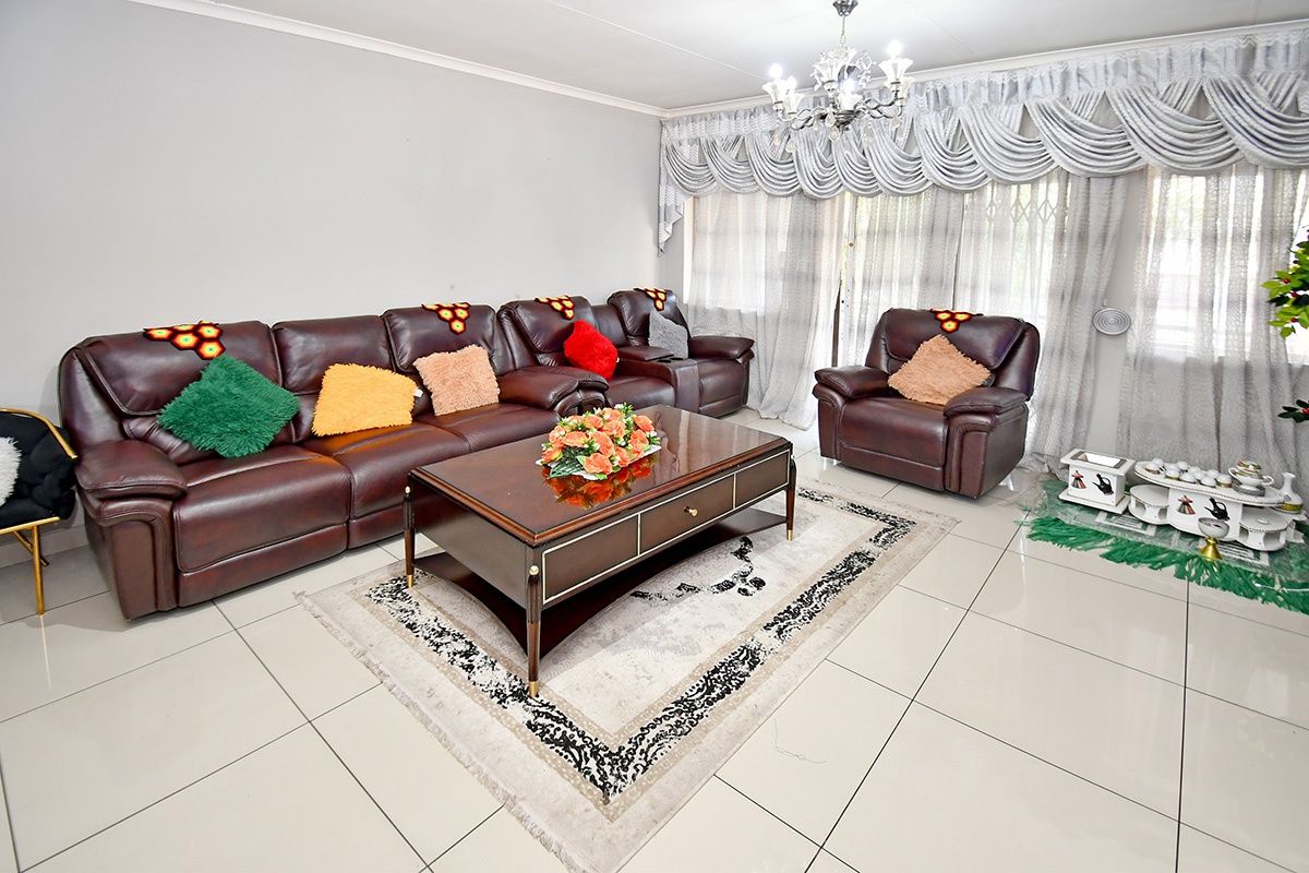 Apartment For Sale In Midrand - Photo 2