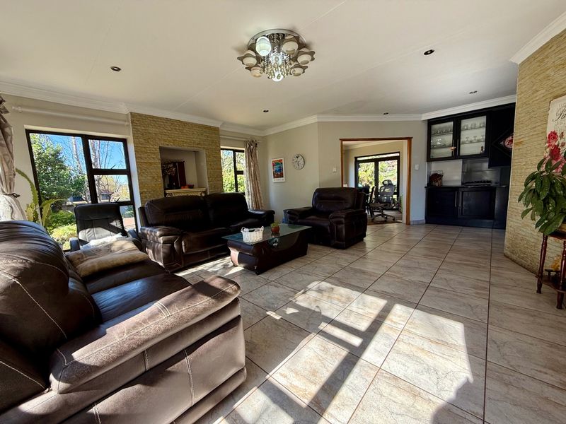 House For Sale In Bloemfontein - Photo 2