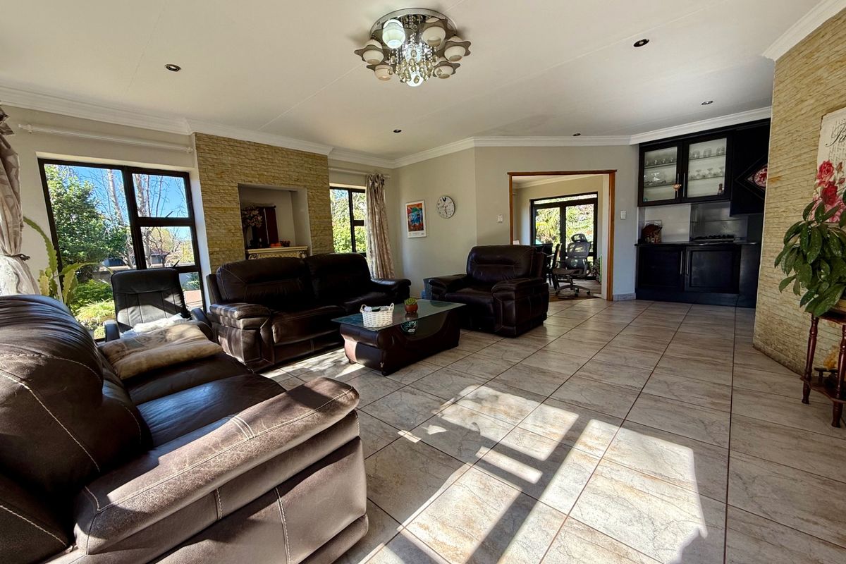 House For Sale In Bloemfontein - Photo 2