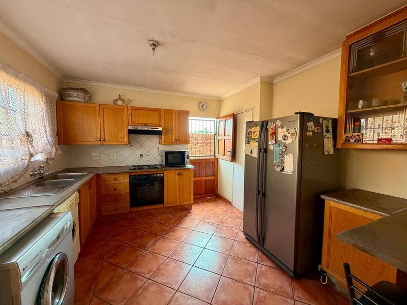 Townhouse For Sale In Pretoria - Photo 6