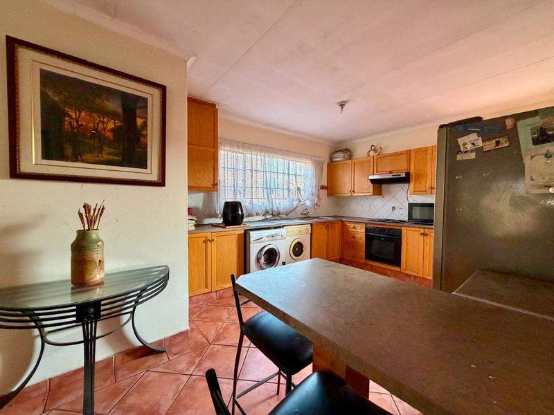 Townhouse For Sale In Pretoria - Photo 7