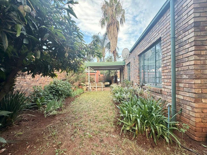 Townhouse For Sale In Pretoria - Photo 2