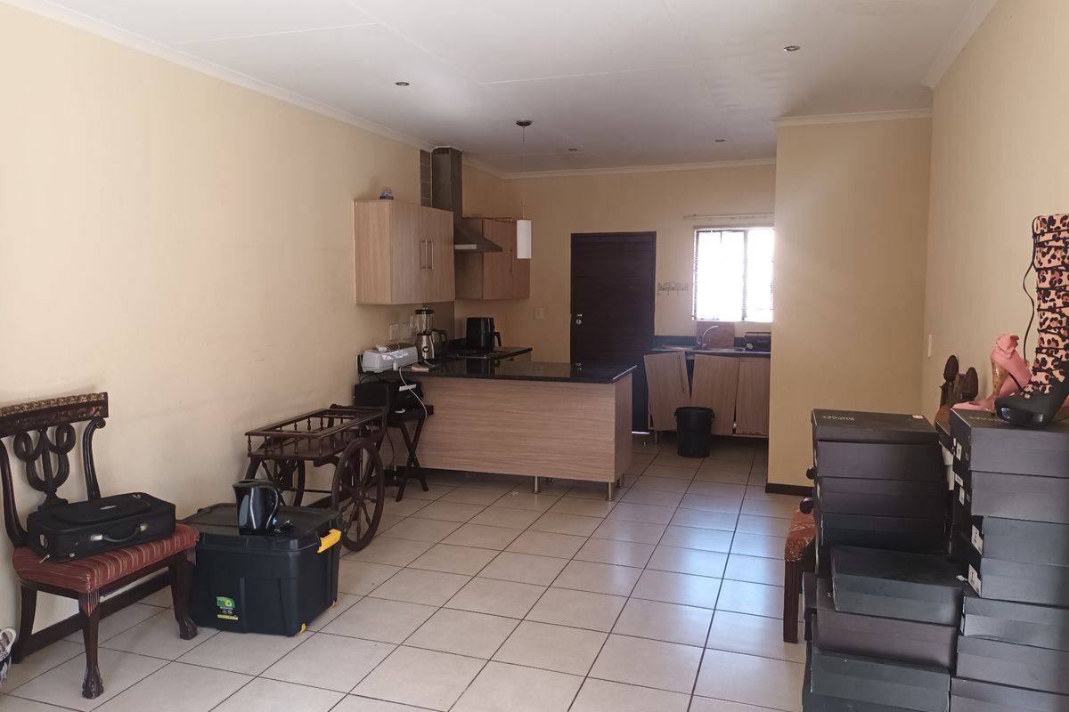 Townhouse For Sale In Pretoria - Photo 4