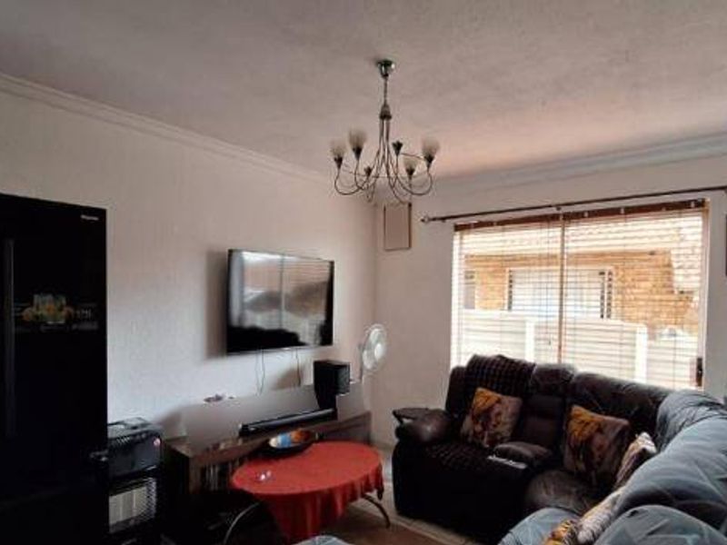 Townhouse For Sale In Kempton Park - Photo 6