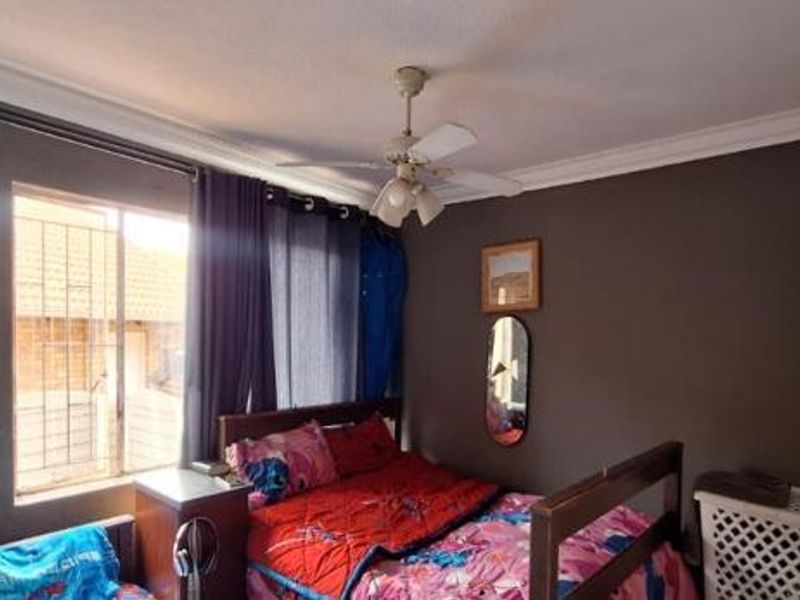 Townhouse For Sale In Kempton Park - Photo 4