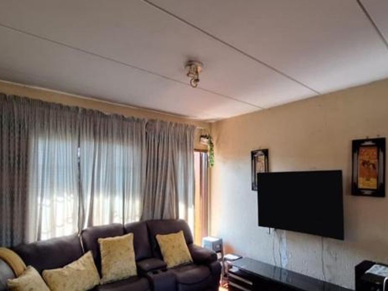 Apartment For Sale In Kempton Park - Photo 3