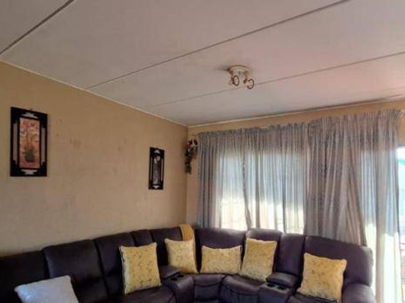 Apartment For Sale In Kempton Park - Photo 4