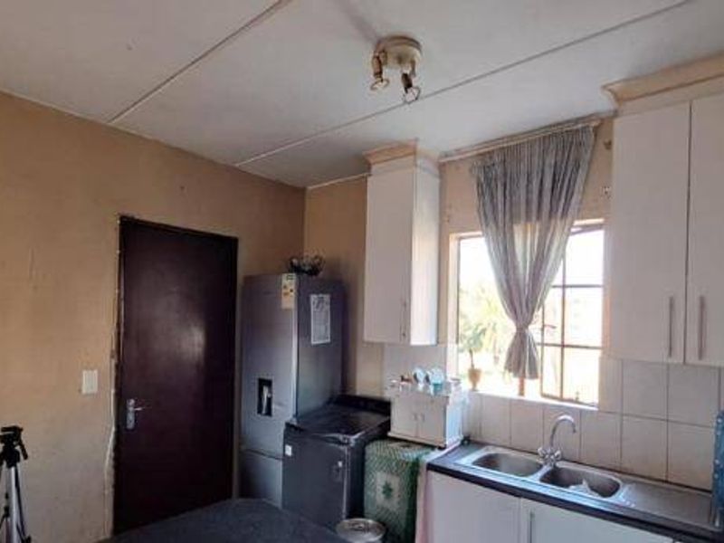 Apartment For Sale In Kempton Park - Photo 2