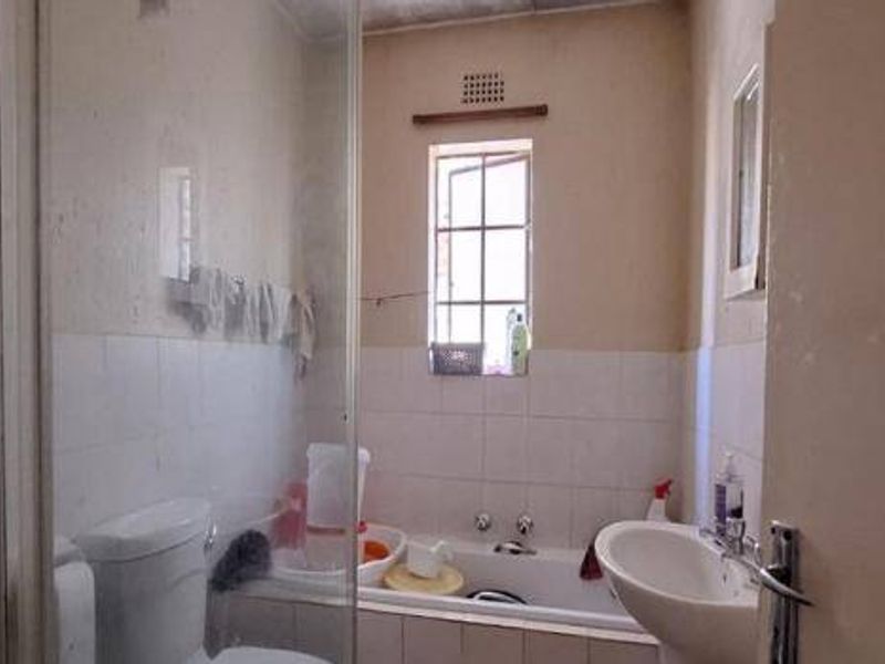 Apartment For Sale In Kempton Park - Photo 5