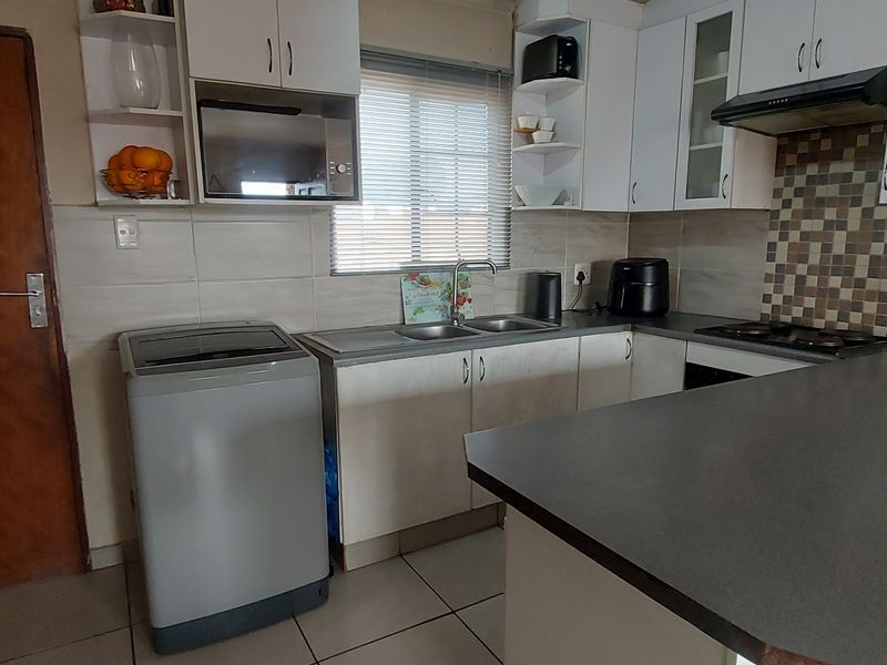Townhouse For Sale In Kempton Park - Photo 10