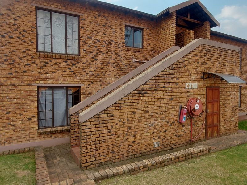 Townhouse For Sale In Kempton Park - Photo 4