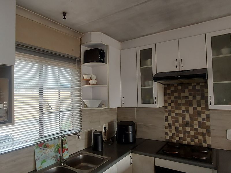 Townhouse For Sale In Kempton Park - Photo 9