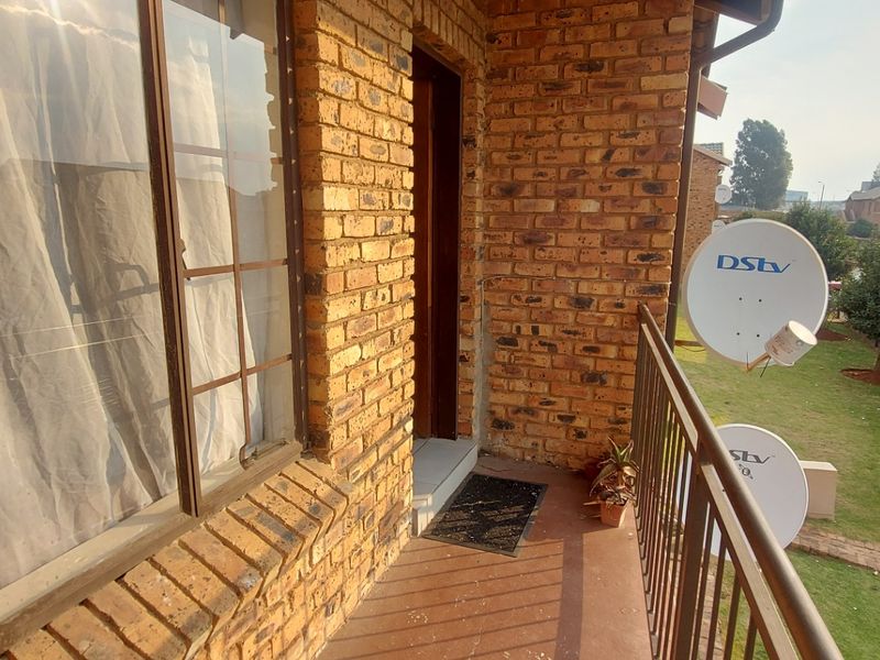 Townhouse For Sale In Kempton Park - Photo 6