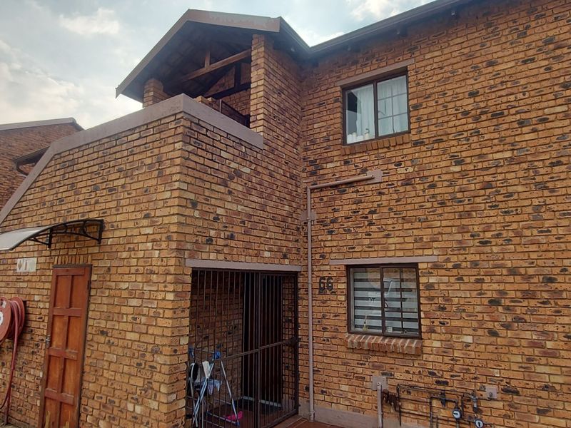 Townhouse For Sale In Kempton Park - Photo 3