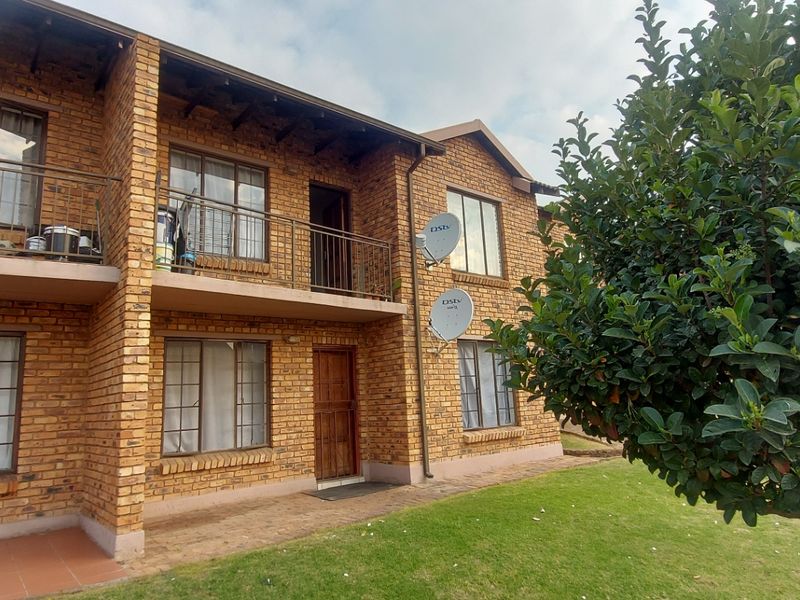 Townhouse For Sale In Kempton Park - Photo 1