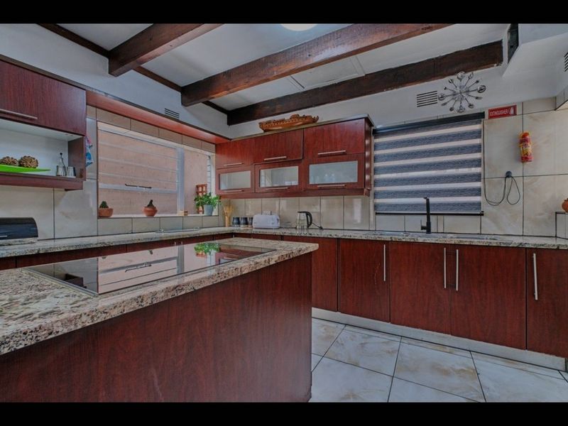 House Rental Monthly In Sandton - Photo 8