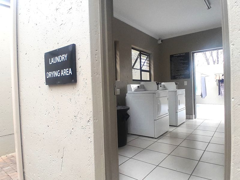 Apartment Rental Monthly In Sandton - Photo 10