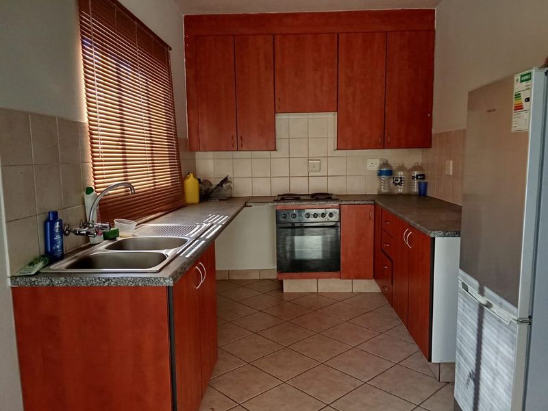 Apartment For Sale In Midrand - Photo 2