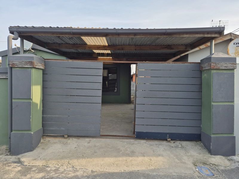 House For Sale In Khayelitsha - Photo 2