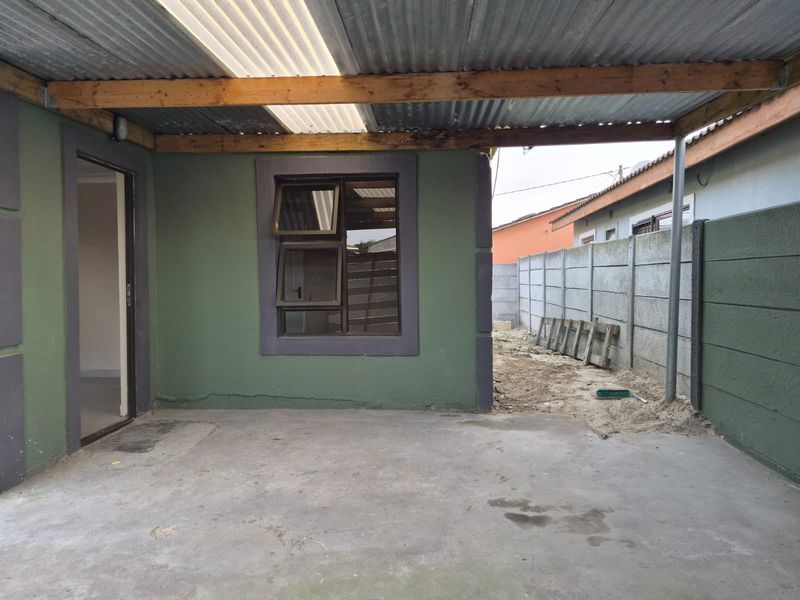 House For Sale In Khayelitsha - Photo 4