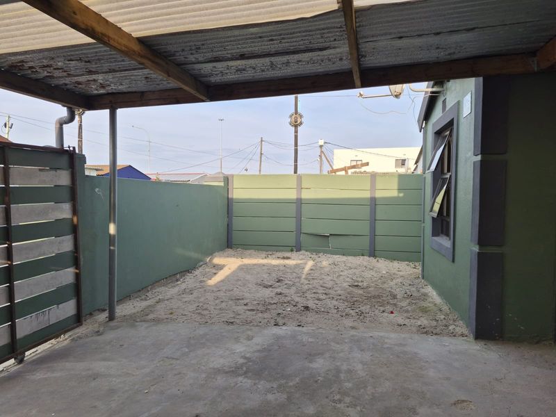 House For Sale In Khayelitsha - Photo 3