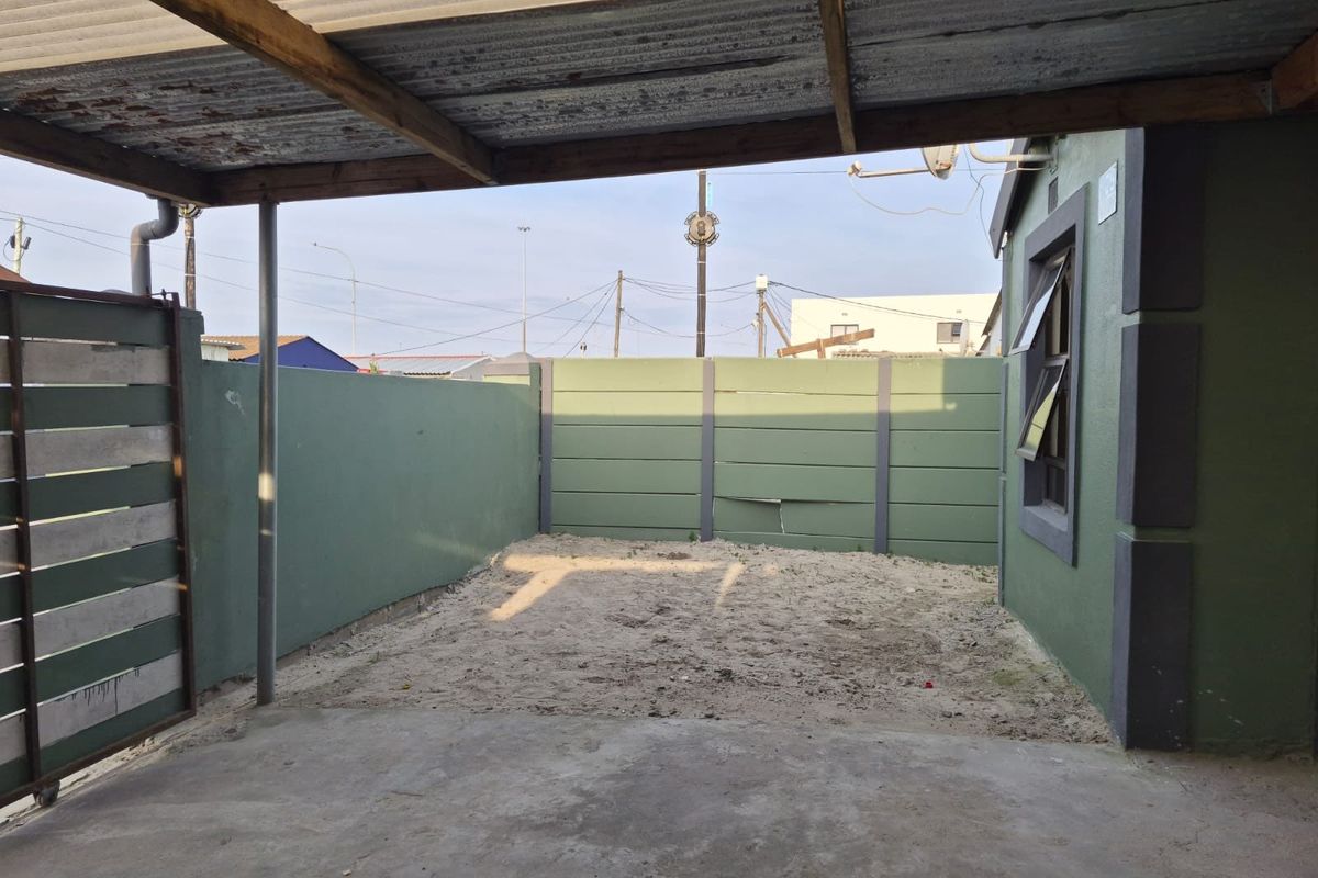House For Sale In Khayelitsha - Photo 3