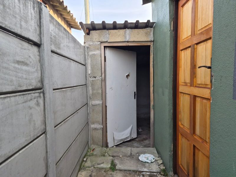 House For Sale In Khayelitsha - Photo 8