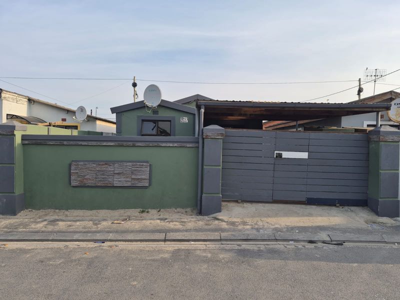 House For Sale In Khayelitsha - Photo 1