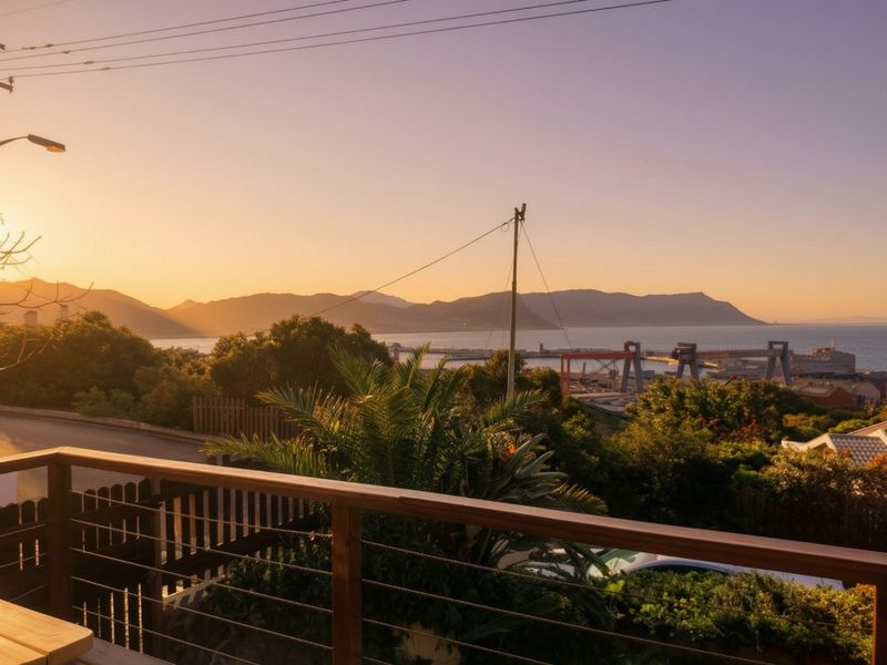 House Rental Monthly In Simons Town - Photo 1