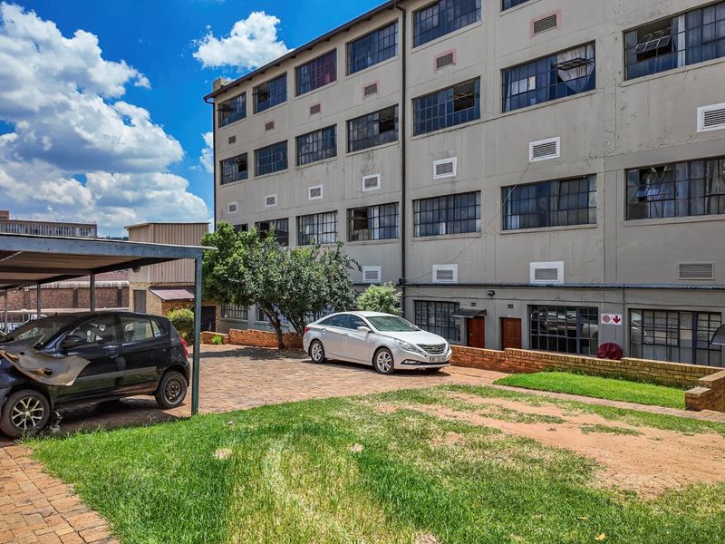 Apartment For Sale In Johannesburg - Photo 1