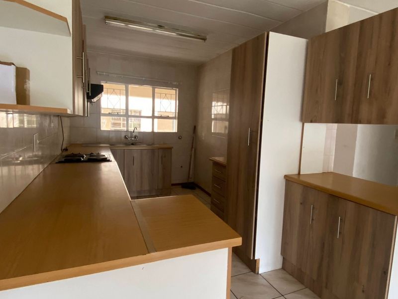 Apartment Rental Monthly In Roodepoort - Photo 1