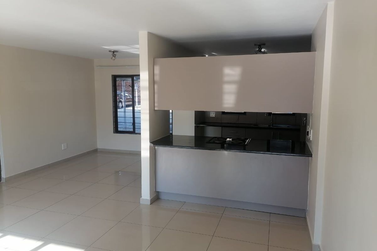 Townhouse Rental Monthly In Midrand - Photo 5
