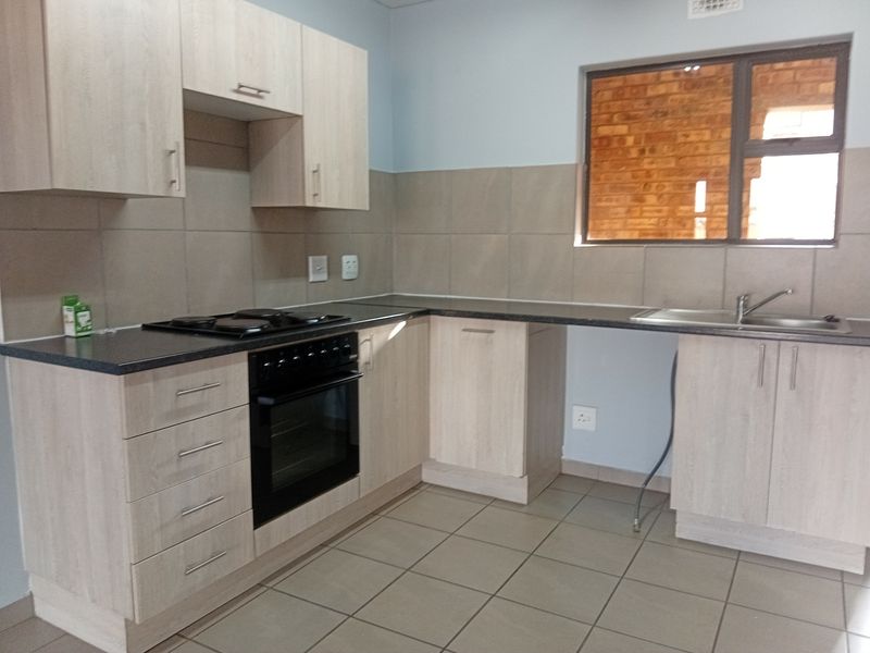 Apartment For Sale In Alberton - Photo 2