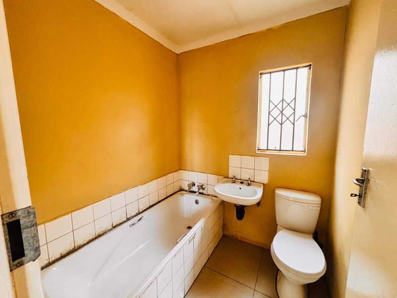 House For Sale In Soweto - Photo 9