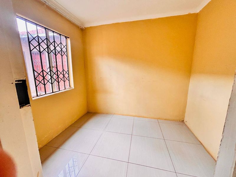 House For Sale In Soweto - Photo 8