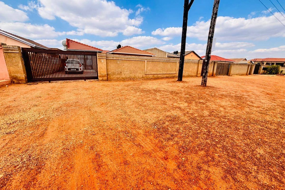 House For Sale In Soweto - Photo 2