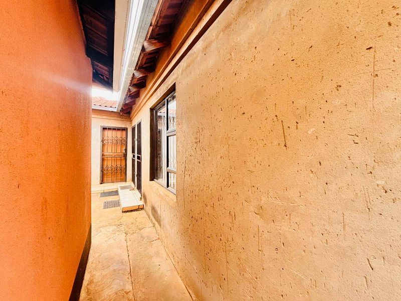 House For Sale In Soweto - Photo 3