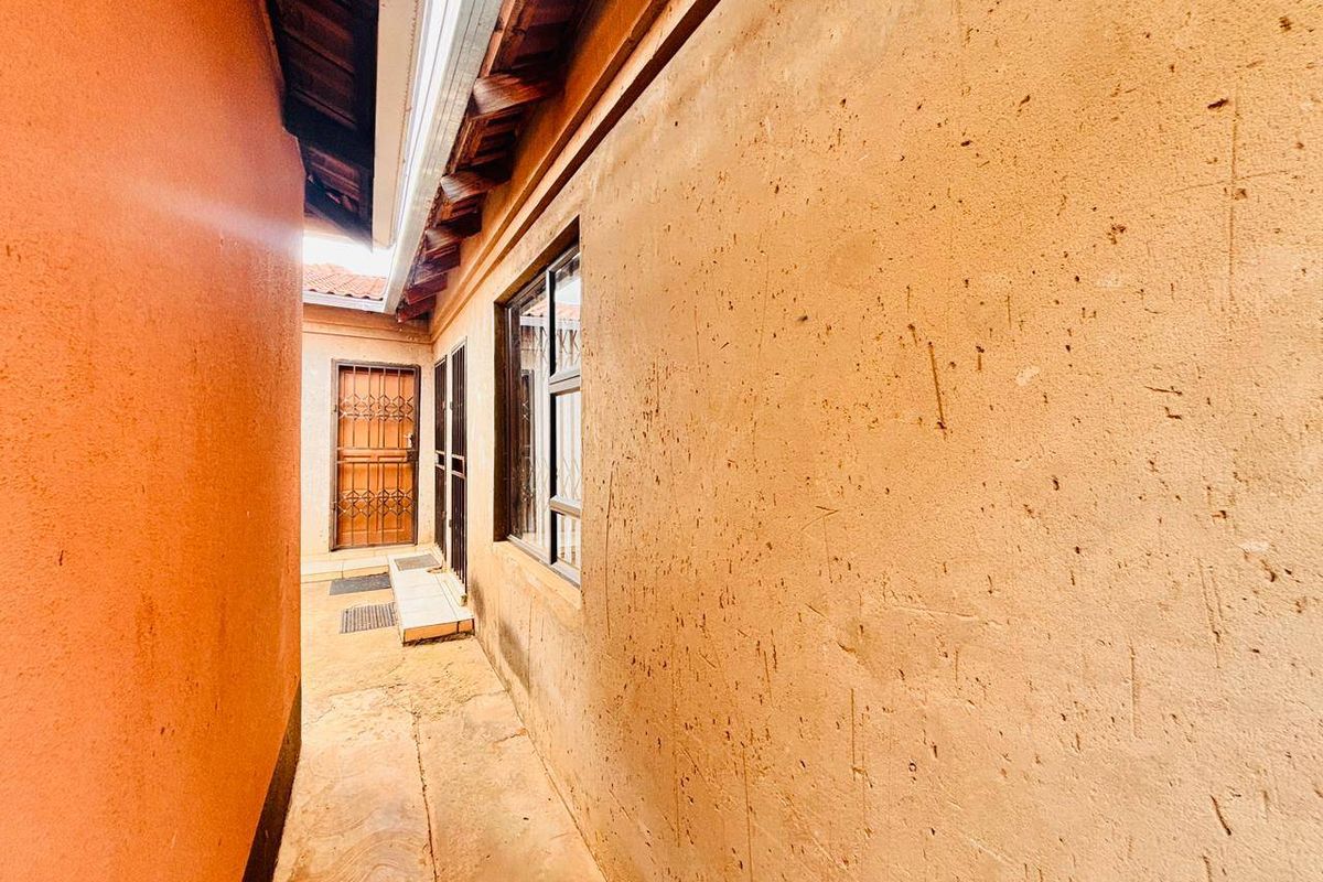 House For Sale In Soweto - Photo 3