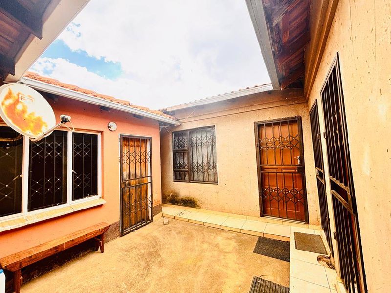 House For Sale In Soweto - Photo 4