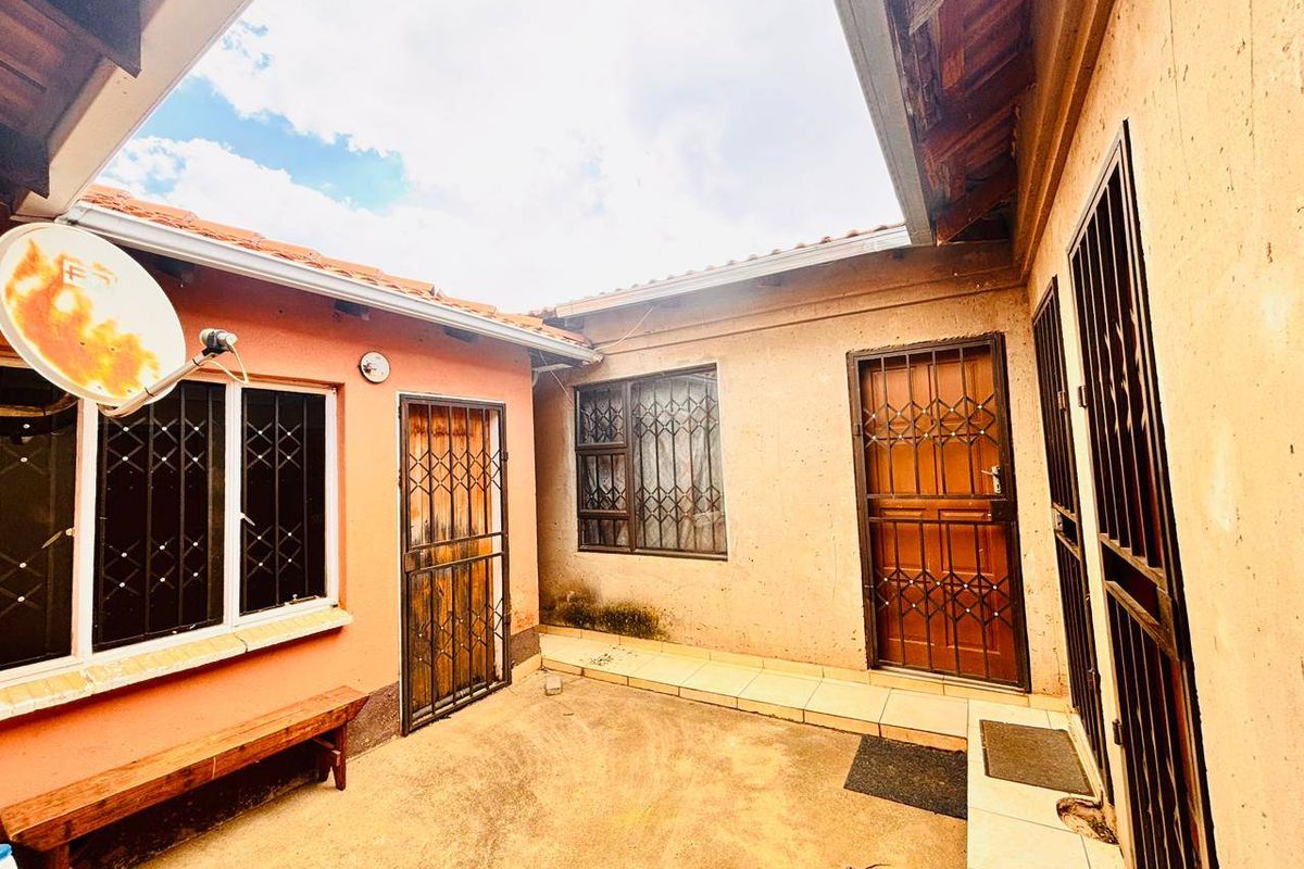 House For Sale In Soweto - Photo 4