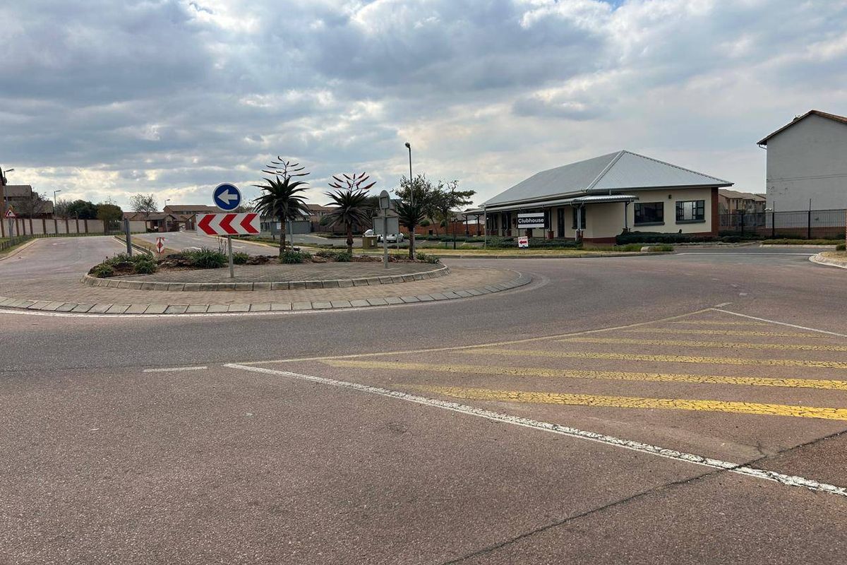 Apartment For Sale In Midrand - Photo 3