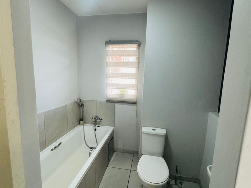 Apartment For Sale In Roodepoort - Photo 8