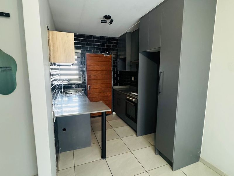 Apartment For Sale In Roodepoort - Photo 6