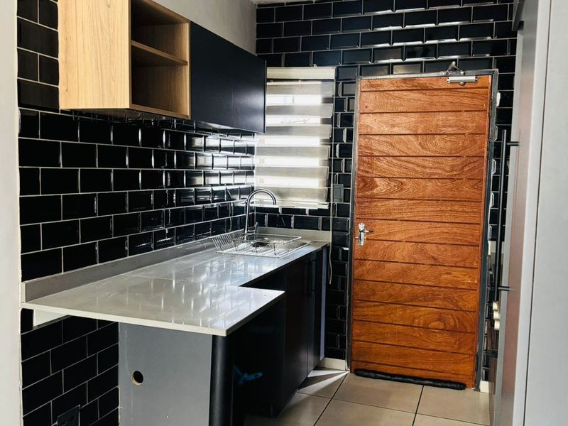 Apartment For Sale In Roodepoort - Photo 1