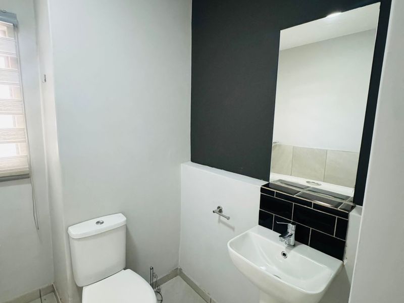 Apartment For Sale In Roodepoort - Photo 9