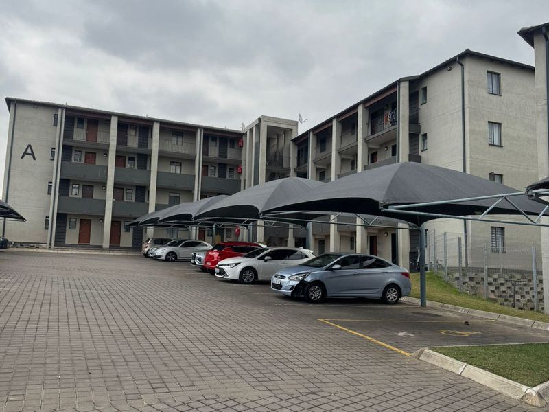 Apartment For Sale In Roodepoort - Photo 2