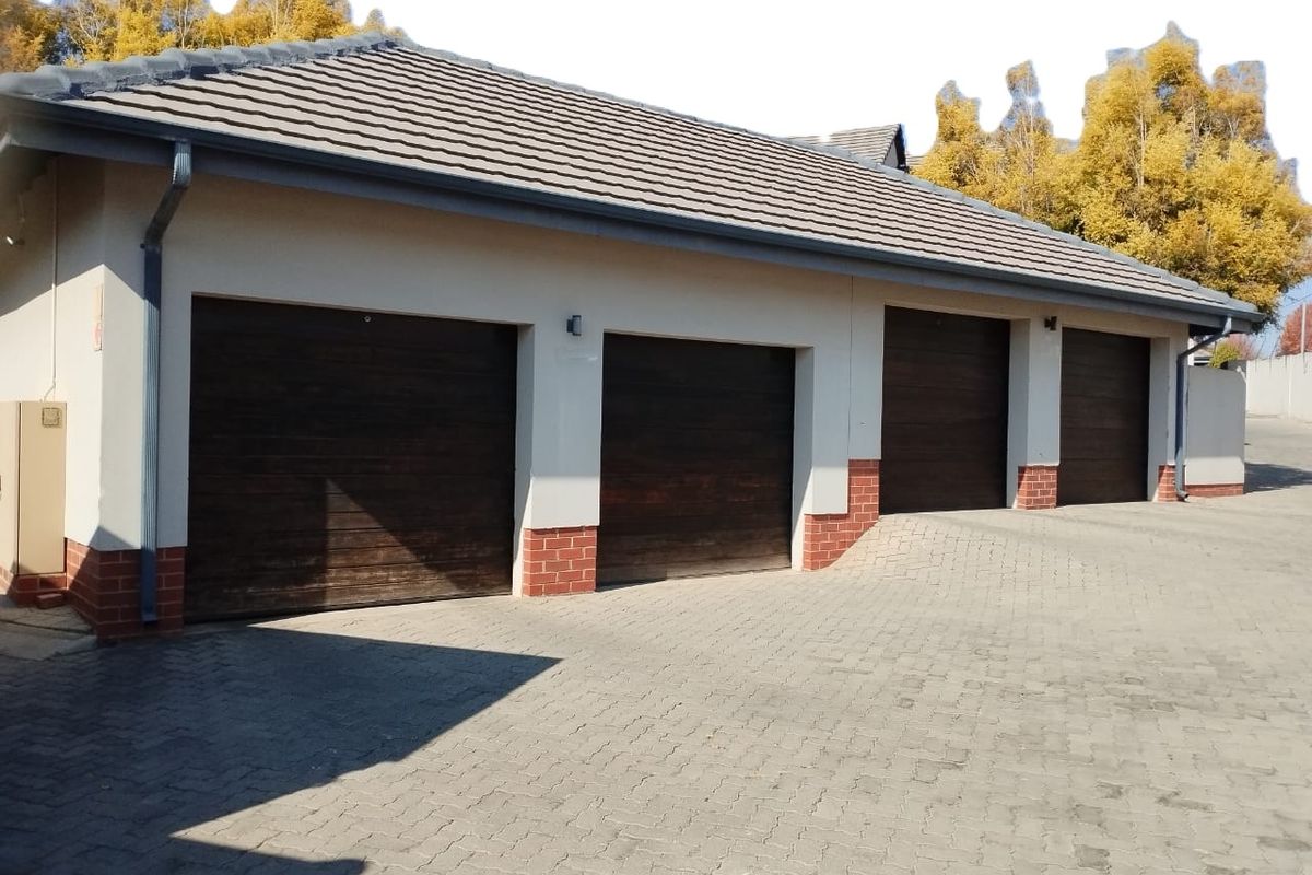 Townhouse Rental Monthly In Sandton - Photo 4